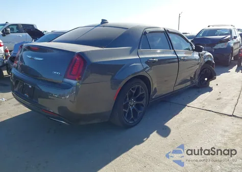 2019 Chrysler 300 300S z USA, uszkodzony, nr VIN 2C3CCABG6KH639099
